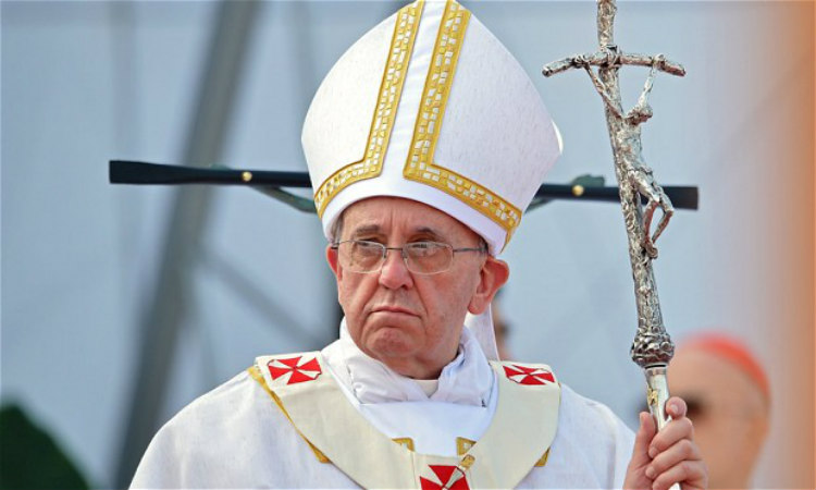 Πάπας: «Πρέπει να ζητήσουμε συγγνώμη από τους ομοφυλόφιλους»