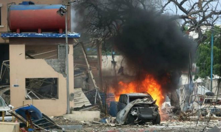 Νεκροί και τραυματίες από επίθεση ισλαμιστών σε ξενοδοχείο στη Σομαλία