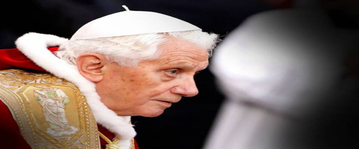 «Πυροβολεί» ο πρώην Πάπας Βενέδικτος: «Γκέι λόμπι στο Βατικανό θέλει να ασκήσει εξουσία»