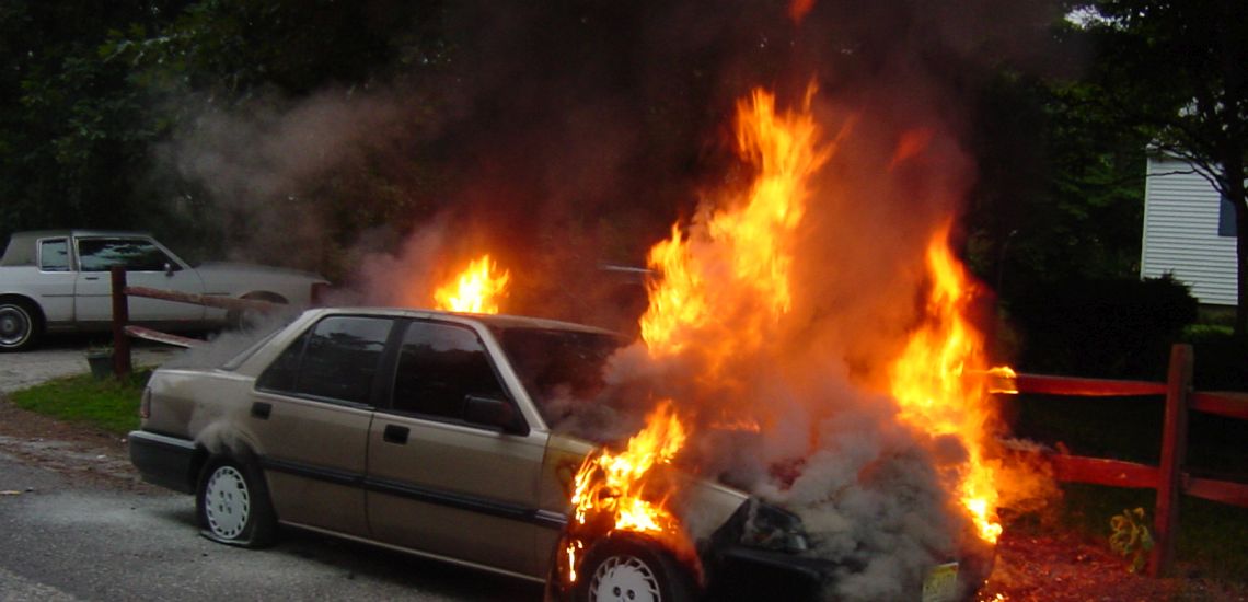 ΧΛΩΡΑΚΑ: Κάηκε σταθμευμένο αυτοκίνητο – Από την μηχανή ξεκίνησε η φωτιά