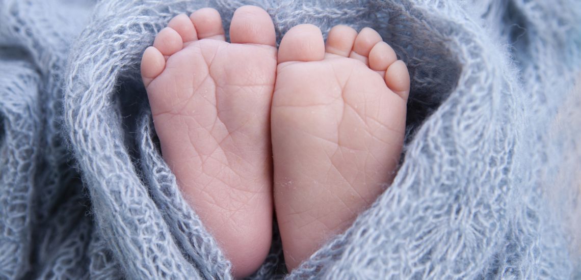 Τα πρώτα μωράκια του 2017 – Γεννήθηκαν με τέσσερις σχεδόν ώρες διαφορά