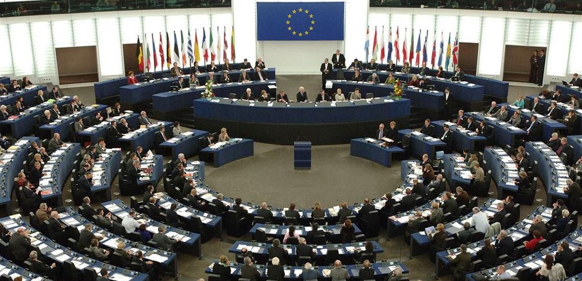 Χωρίς «νικητή» η πρώτη ψηφοφορία στο Ευρωπαϊκό Κοινοβούλιο - Αναμένεται να τελειώσει αργά το βράδυ η ψηφοφορία