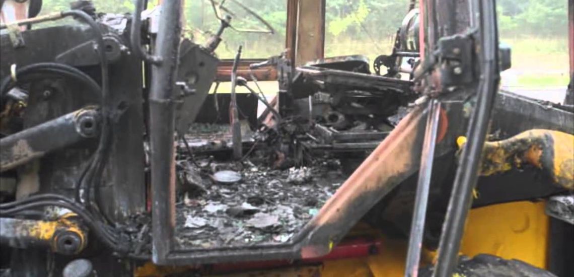 ΑΡΑΔΙΠΠΟΥ: Στις φλόγες τυλίχθηκε εκσκαφέας – Από την ηλεκτρική εγκατάσταση ξεκίνησε η φωτιά