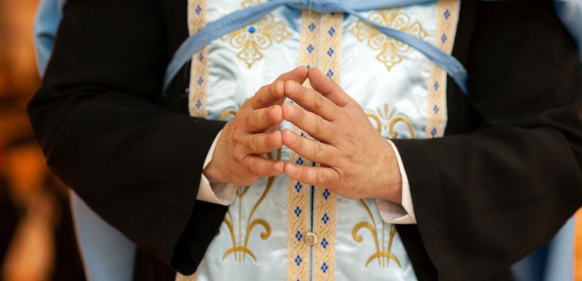 ΠΑΦΟΣ: Ιερέας διατηρούσε εξωσυζυγική σχέση με 32χρονη – Τους «έκοψε» ο αρχιερέας στην «ερωτική φωλίτσα» τους