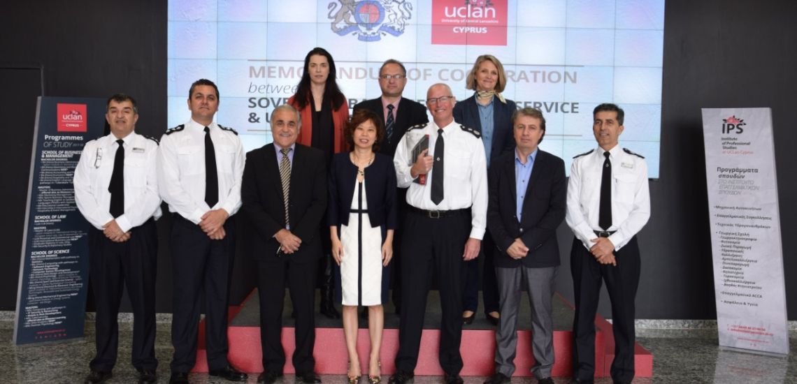 Υπεγράφη μνημόνιο συνεργασίας μεταξύ Αστυνομίας Βάσεων και UCLan Cyprus – Συνεχής εκπαίδευση και κατάρτιση για τα μέλη της Αστυνομίας