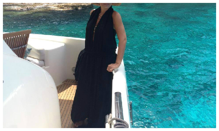 Μαθήματα μόδας στις διακοπές! Follow την Diva του κυπριακού Star System και δεν θα γίνετε ρεζίλι…