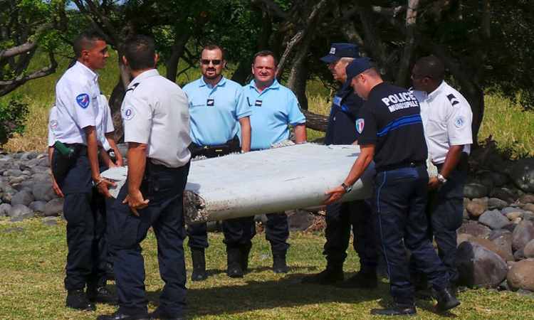 Tα συντρίμμια που βρέθηκαν είναι του εξαφανισμένου Μπόινγκ 777! Επιβεβαιώνει ο Πρωθυπουργός της Μαλαισίας