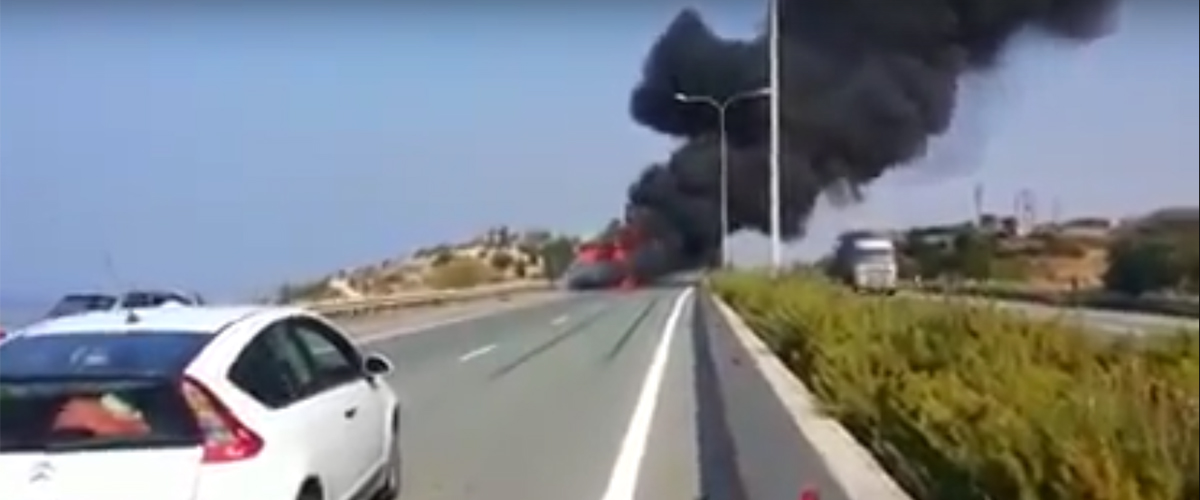 Πώς σημειώθηκε το δυστύχημα - Το βίντεο λίγο μετά που τυλίχθηκε στις φλόγες το όχημα στο οποίο επέβαινε ο άτυχος 47χρονος (vid)