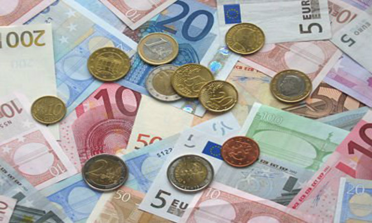 Απατεώνες έπεισαν ηλικιωμένη να τους δώσει 12.500 ευρώ - Δείτε με ποιο τρόπο
