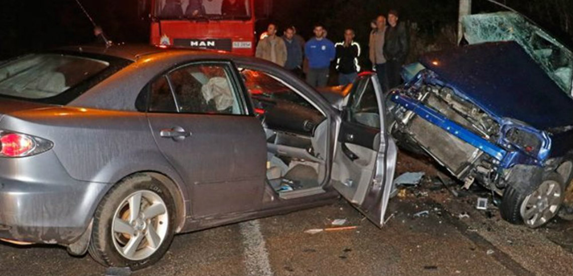 ΓΕΡΑΣΑ: Σοβαρό τροχαίο ατύχημα – Μετωπική σύγκρουση δύο οχημάτων – Στο χειρουργείο οι οδηγοί
