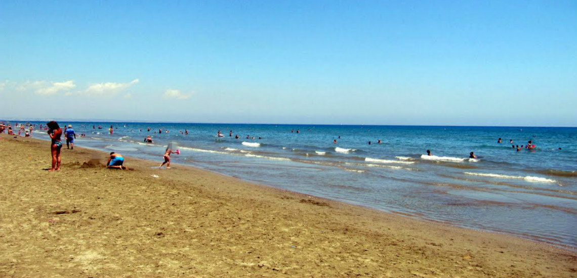 ΛΑΡΝΑΚΑ: Η «επεισοδιακή» εμπειρία οικογένειας Κυπριών στην παραλία -  ΦΩΤΟΓΡΑΦΙΕΣ