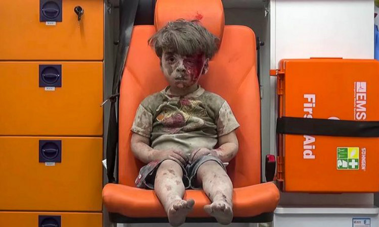 Ο Πρόεδρος της Συρίας γέλασε όταν ρωτήθηκε πώς κοιμάται τα βράδια μετά τους θανάτους τόσων παιδιών - ΦΩΤΟΓΡΑΦΙΑ