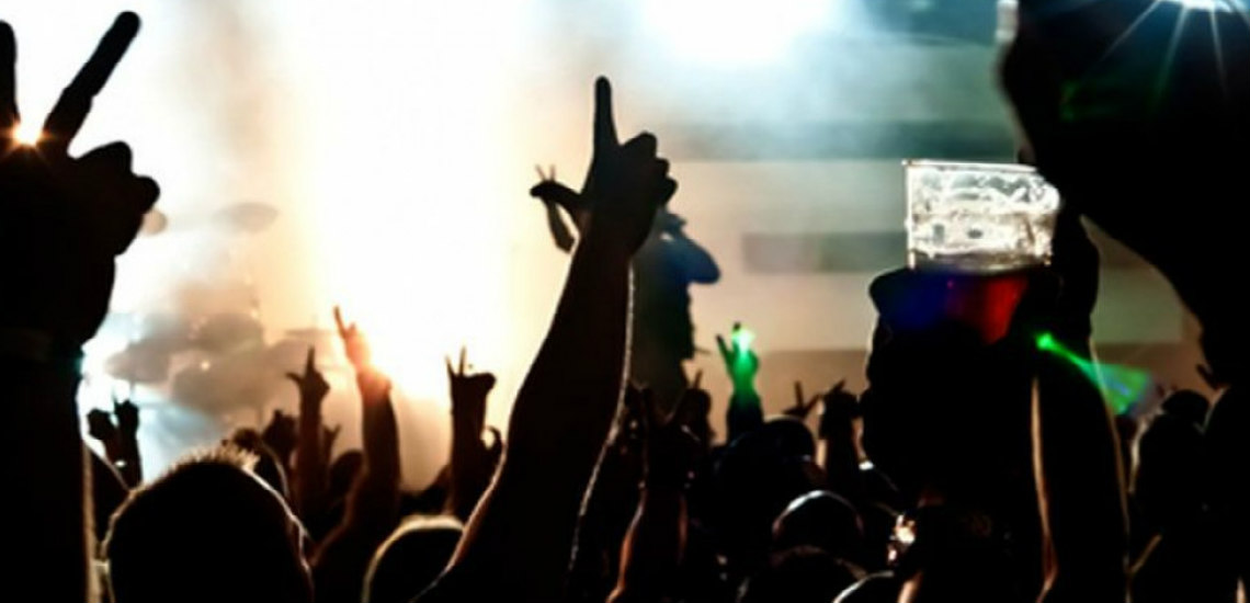 Νεκρός «έπεσε» 20χρονος σε συναυλία στην Ελλάδα - Πανικόβλητοι οι φίλοι του έψαχναν για νερό