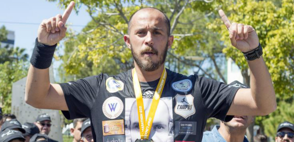 Συγκινεί ο 30χρονος Γιώργος από τη Λάρνακα - Έτρεξε 42χλμ στο Μαραθώνιο Λεμεσού, εις μνήμην του αδελφού του