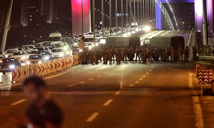 NEA ENHMEΡΩΣΗ! Η απόπειρα πραξικοπήματος στην Τουρκία απέτυχε και επίσημα