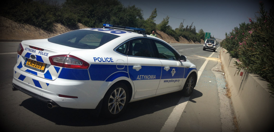 ΠΑΦΟΣ: Τροχαίο με υπηρεσιακό όχημα της Αστυνομίας κατά την διάρκεια ελέγχου - Τους κτύπησε 18χρονος εθνοφρουρός