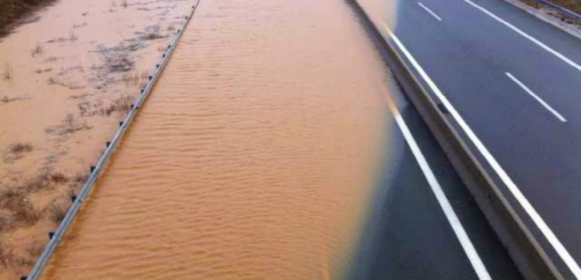 Πλημμύρισε ο δρόμος του ΓΣΠ απ'τις βροχές- Κατολισθήσεις πετρών σε άλλους δρόμους - Πρωινή ενημέρωση για την κατάσταση στο οδικό δίκτυο