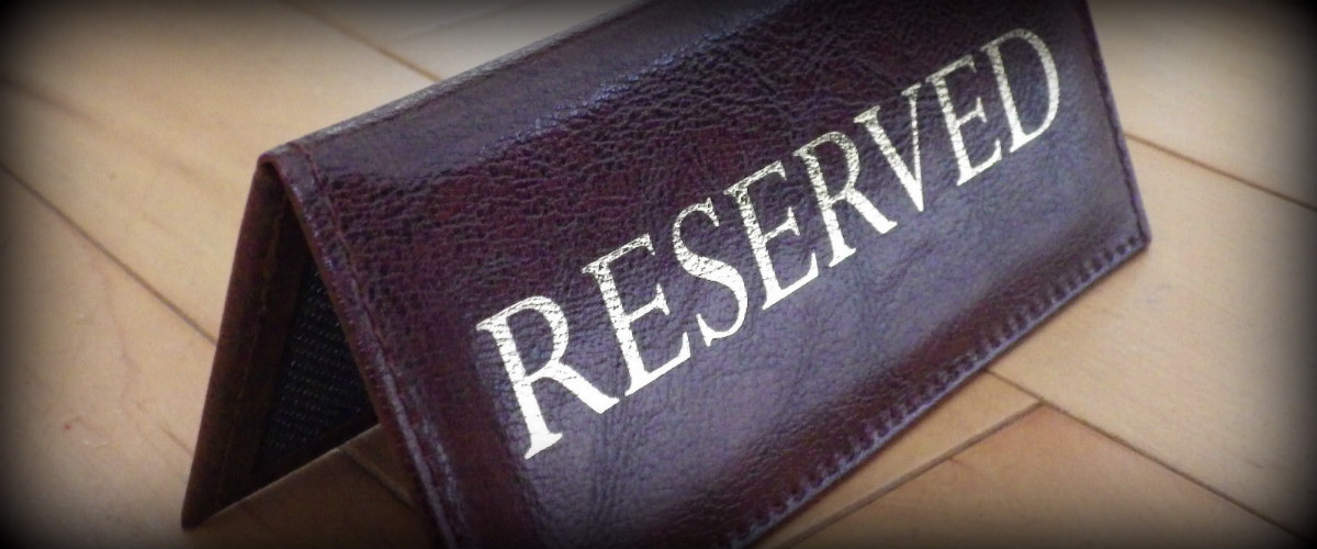 ΠΑΦΟΣ: Cafe-bar βάζει «reserved» στα τραπεζάκια χωρίς να είναι για να ...