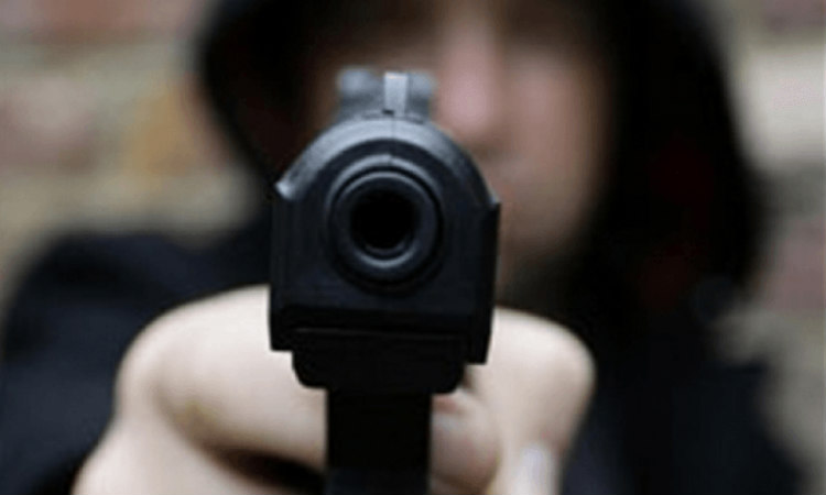 ΑΜΜΟΧΩΣΤΟΣ: Ρίψη πυροβολισμών σε οικία 40χρονης! Η περιγραφή του προσώπου που ψάχνει η Αστυνομία