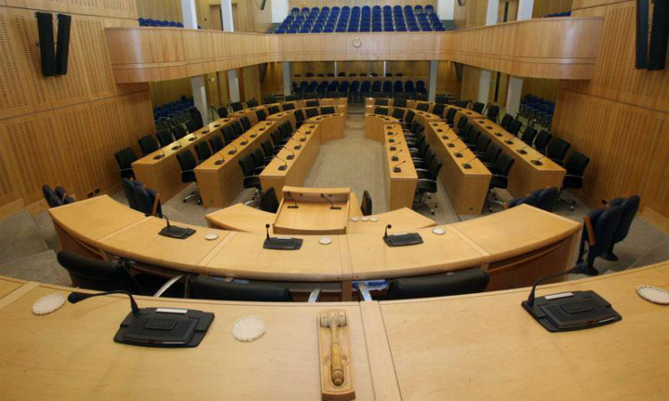 Οι εκπρόσωποι των κοινοβουλευτικών κομμάτων αποφασίζουν για τις αναπομπές του ΠτΔ