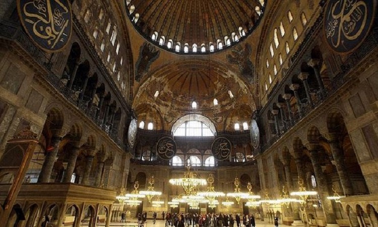 Νέες τουρκικές προκλήσεις και μόνιμος ιμάμης στην Αγιά Σοφιά – VIDEO