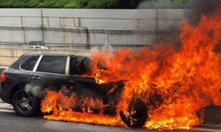 ΤΡΑΓΩΔΙΑ: Γνωστός έλληνας επιχειρηματίας κάηκε ζωντανός στο αυτοκίνητο του - ΦΩΤΟ&ΒΙΝΤΕΟ