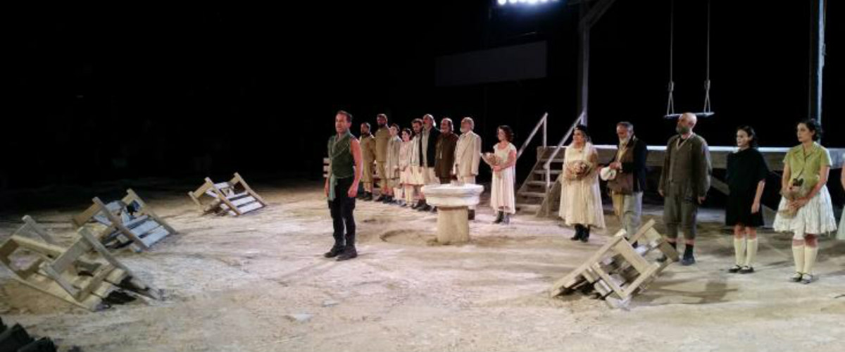 Στο κατάμεστο θέατρο της Σαλαμίνας «Αντιγόνη» του Σοφοκλή - Πλήθος κόσμου παρακολούθησε την παράσταση