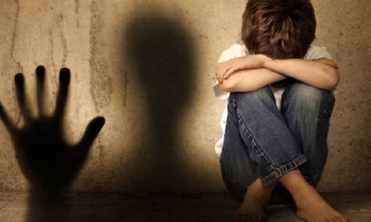 Για όνομα του θεού… Νεαρός έδεσε, φίμωσε και βίασε τον 12χρονο ανιψιό του στον Τυρνάβο