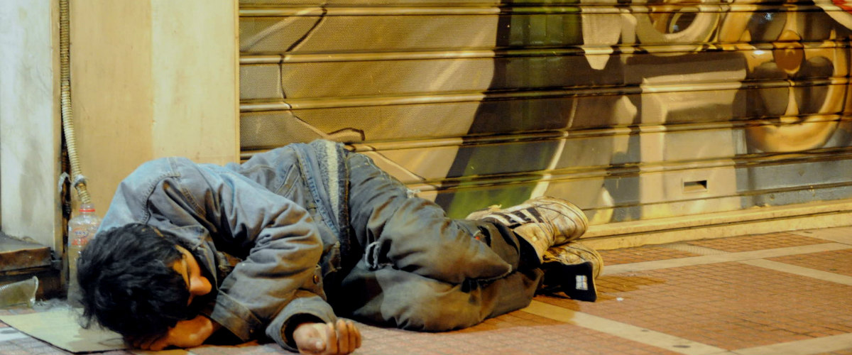 ΛΕΜΕΣΟΣ: Έχετε δει κάποιο άστεγο στον δρόμο; Αυτό τον αριθμό πρέπει να καλέσετε