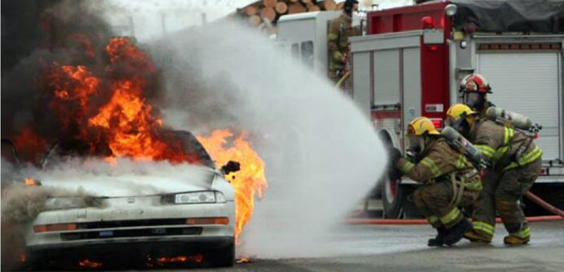 ΣΤΡΟΒΟΛΟΣ: Έκαψαν όχημα καθηγήτριας μέρα-μεσημέρι την ώρα που έκανε μάθημα