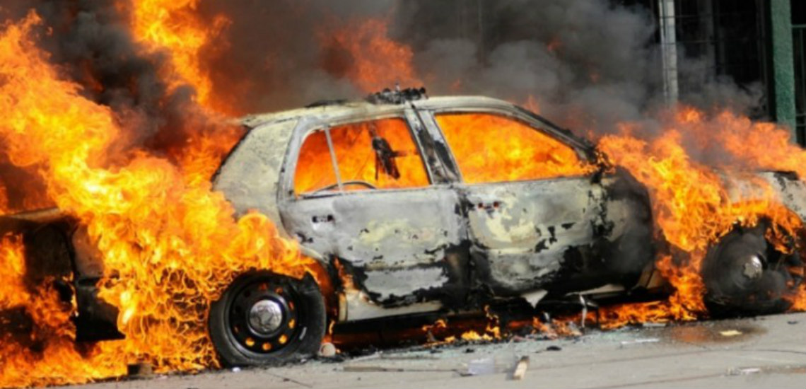 ΔΡΟΥΣΙΑ: Κάηκε ολοσχερώς αυτοκίνητο του Τμήματος Δασών – Ίσα που πρόλαβαν οι δασοφύλακες
