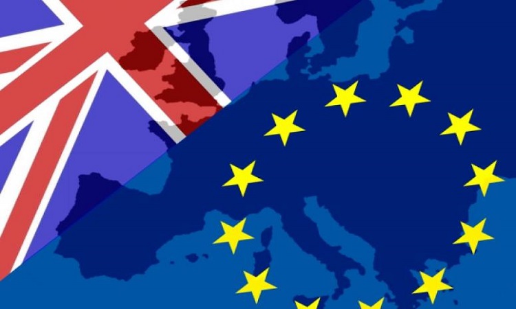 Βρετανία: Δημοσκόπηση δίνει προβάδισμα 4% υπέρ του Brexit