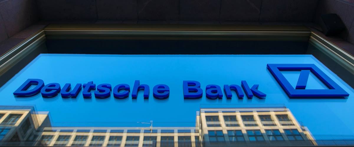 Η Deutsche Bank κόβει δεσμούς με την κυπριακή τράπεζα που μένει εκτεθειμένη, σύμφωνα με τον Bllomberg
