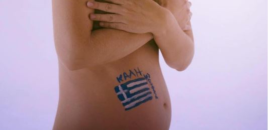 Η γνωστή και αγαπημένη ηθοποιός ανακοίνωσε τα χαρμόσυνα νέα της με μια ελληνική σημαία ζωγραφισμένη στην κοιλιά της! ΦΩΤΟΓΡΑΦΙΕΣ