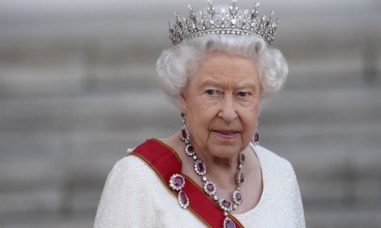Το BBC «έκοψε» την εκπομπή που έκανε αστεία με την σεξουαλική ζωή της βασίλισσας