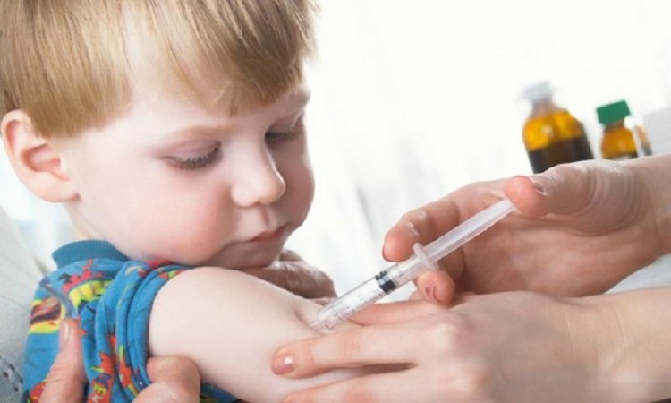 Γνωρίζετε ποια εμβόλια πρέπει να κάνουν τα παιδιά σας ανά ηλικία; - VIDEO