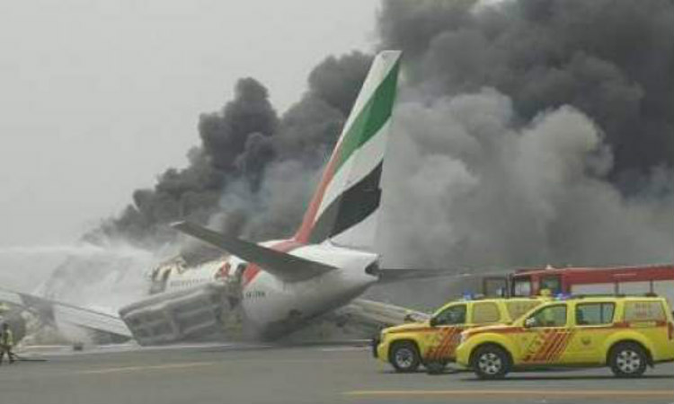 Τρόμος στον αέρα με φλεγόμενο Boeing της Emirates! Τα δύο σενάρια - ΦΩΤΟΓΡΑΦΙΕΣ & ΒΙΝΤΕΟ