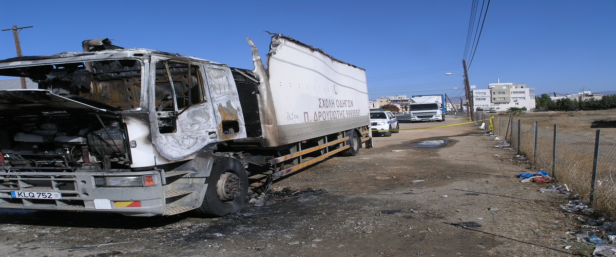 Σε εμπρησμό οφείλεται η πυρκαγιά που ξέσπασε σε φορτηγό στη Λευκωσία