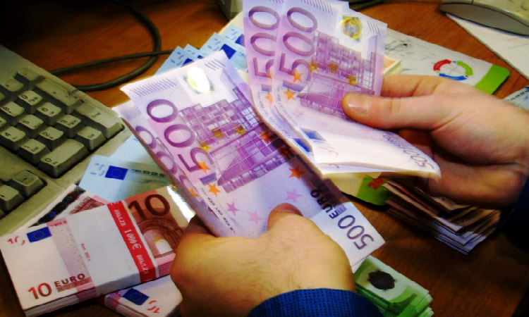 ΠΑΦΟΣ: 54χρονος απέσπασε 406 χιλιάδες ευρώ με ψευδείς παραστάσεις από δίδυμα αδέλφια