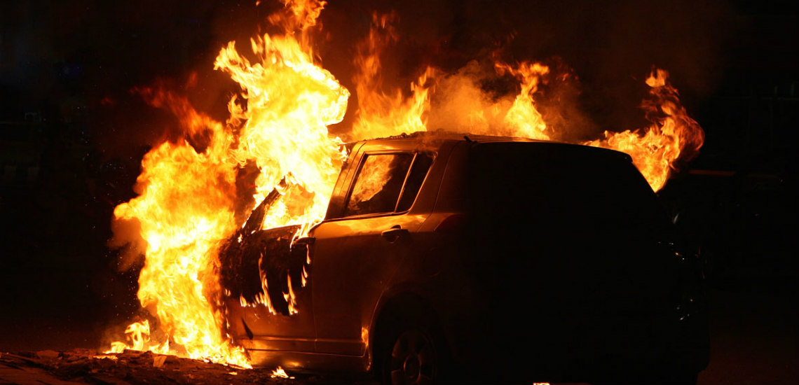 ΖΑΚΑΚΙ: Τυλίχθηκε στις φλόγες κλοπιμαίο αυτοκίνητο