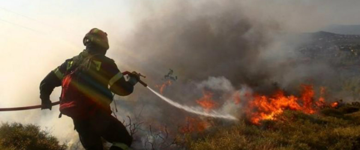 Σε εξέλιξη μεγάλη πυρκαγιά στην Αυδήμου – Πτητικά μέσα στην μάχη της κατάσβεσης