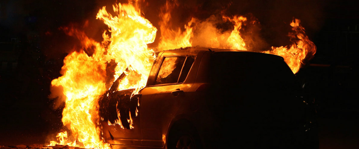 ΠΑΦΟΣ: Πήρε προειδοποίηση ο 55χρονος - Του έκαψαν το όχημα και έλουσαν με βενζίνη το δεύτερο!