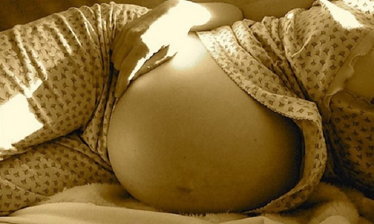Πώς τα παράσιτα στο έντερο «καθορίζουν» το αν μια γυναίκα θα μείνει έγκυος