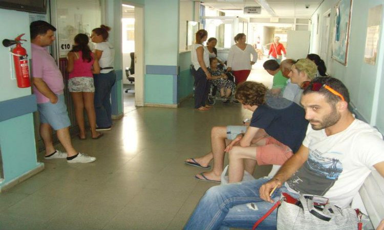 ΠΑΦΟΣ: 'Ωρες αναμονής από ασθενείς στις Πρώτες Βοήθειες του ΓΝ - Γιατροί ακυρώνουν τις άδειες τους