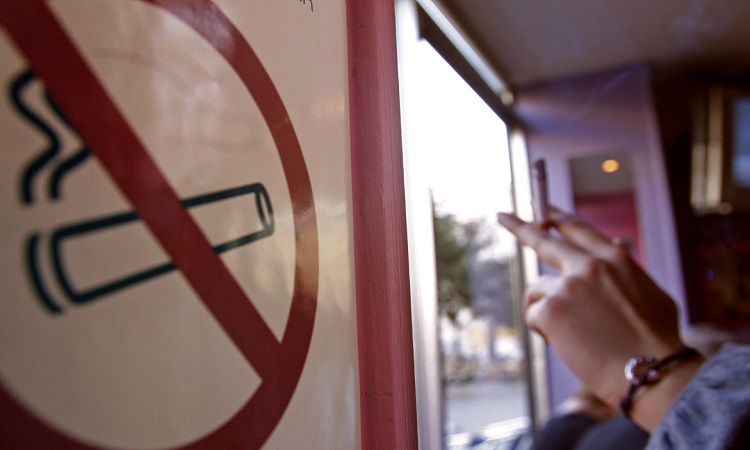 Ερχεται νομοσχέδιο για πλήρη απαγόρευση του καπνίσματος σε κλειστούς χώρος και σε αλλά και σε ανοικτούς - Προβλέπονται αυστηρότερες ποινές