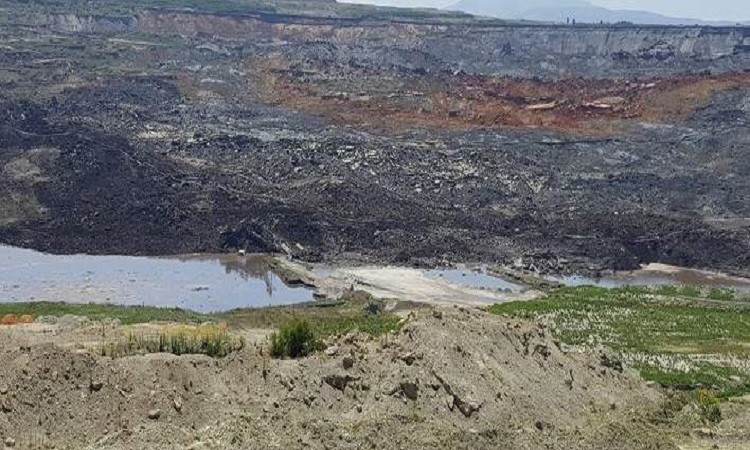 ΕΛΛΑΔΑ: Τεράστια κατολίσθηση σε ορυχείο -Εκκενώθηκαν σπίτια για λόγους ασφαλείας – VIDEO