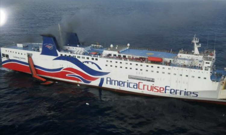 Καιγεται πλοίο στα ανοιχτά του Πουέρτο Ρίκο! Οι 500 επιβάτες το εγκαταλείπουν -ΦΩΤΟΓΡΑΦΙΕΣ