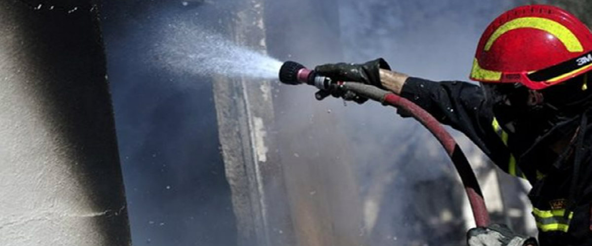 ΛΑΡΝΑΚΑ: Πυρκαγιά σε διώροφη κατοικία! Κοιμόταν ένοικος σε υπνοδωμάτιο - Κύνδινος κατάρρευσης του κτηρίου