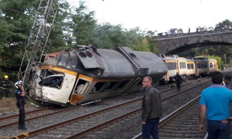 Εκτροχιασμός τρένου στην Ισπανία- Λόγος για πολλούς νεκρούς - ΒΙΝΤΕΟ&ΦΩΤΟΓΡΑΦΙΕΣ