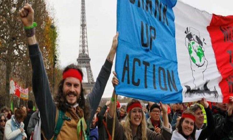 Θρίαμβος στη Γαλλία: Σε πανηγυρικό κλίμα υιοθετήθηκε η συμφωνία του Παρισιού για το κλίμα